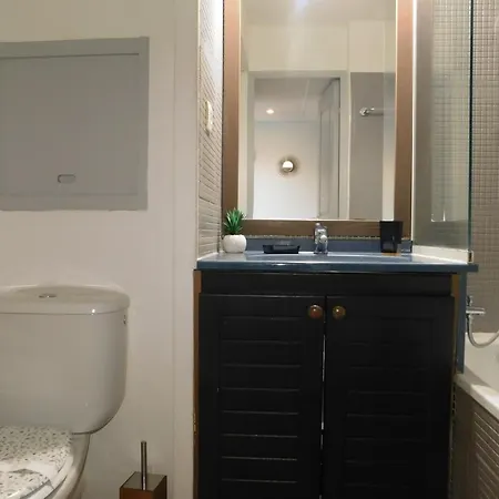 Cozy Air-conditioned 1-bedroom In With Pool