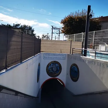 Cozy Air-conditioned 1-bedroom In With Pool דירה