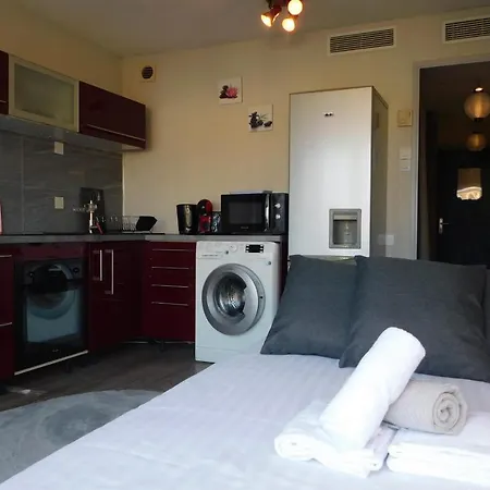Cozy Air-conditioned 1-bedroom In With Pool * קאן