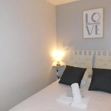 Cozy Air-conditioned 1-bedroom In With Pool דירה